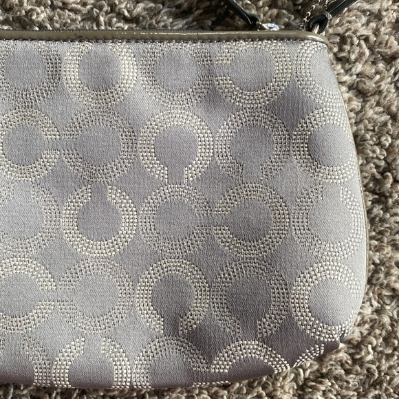 Coach EUC Ashley Gray Logo Dotted Signature Wristlet Wallet - Picture 10 of 16